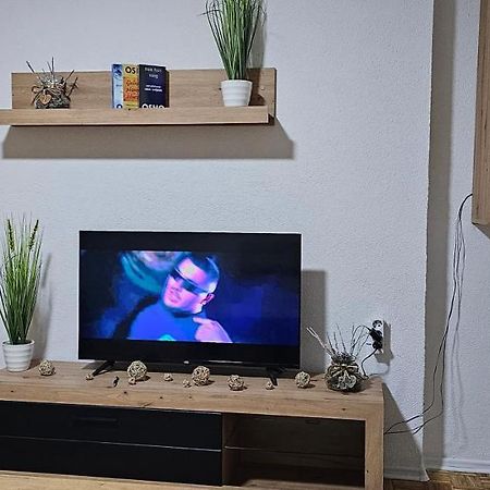 Stan Na Dan Kozarska Dubica Lägenhet Bosanska Dubica Exteriör bild