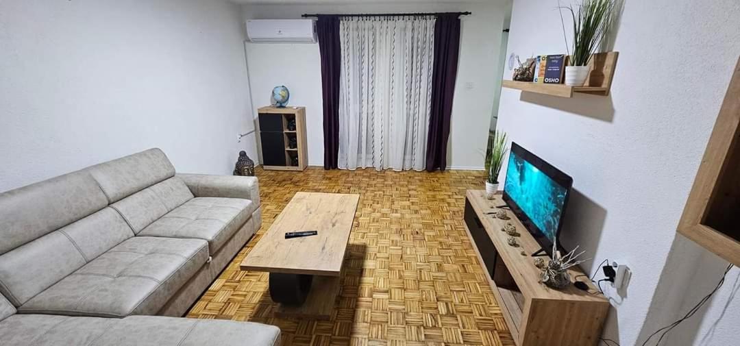 Stan Na Dan Kozarska Dubica Lägenhet Bosanska Dubica Exteriör bild