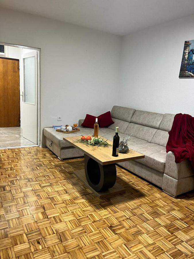 Stan Na Dan Kozarska Dubica Lägenhet Bosanska Dubica Exteriör bild