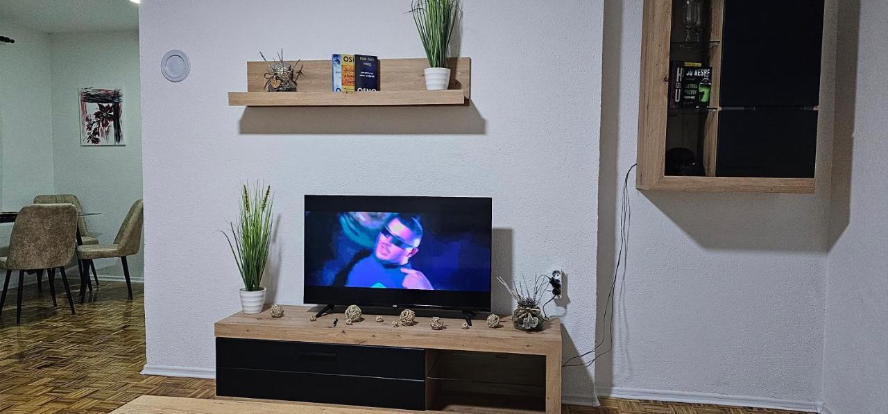 Stan Na Dan Kozarska Dubica Lägenhet Bosanska Dubica Exteriör bild